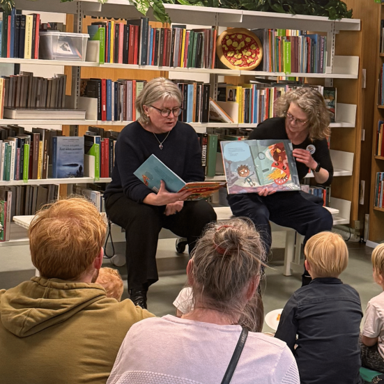 Højtlæsning og pizza