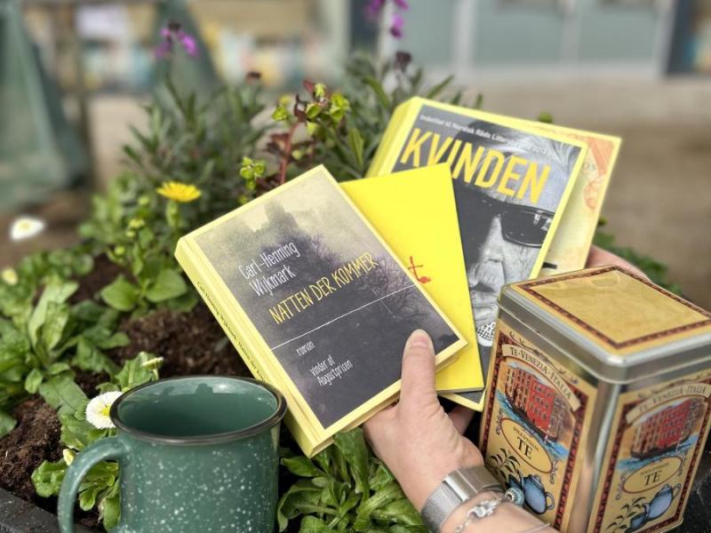 Bøger, planter og te